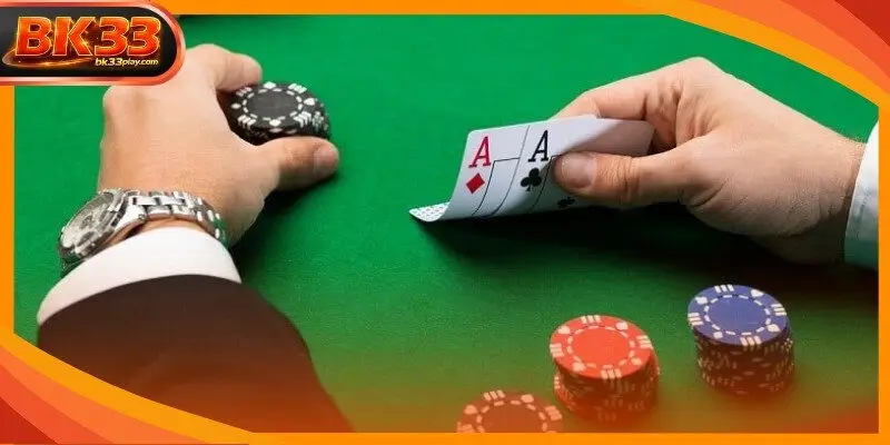 The digital dealer distributes five cards to each active position